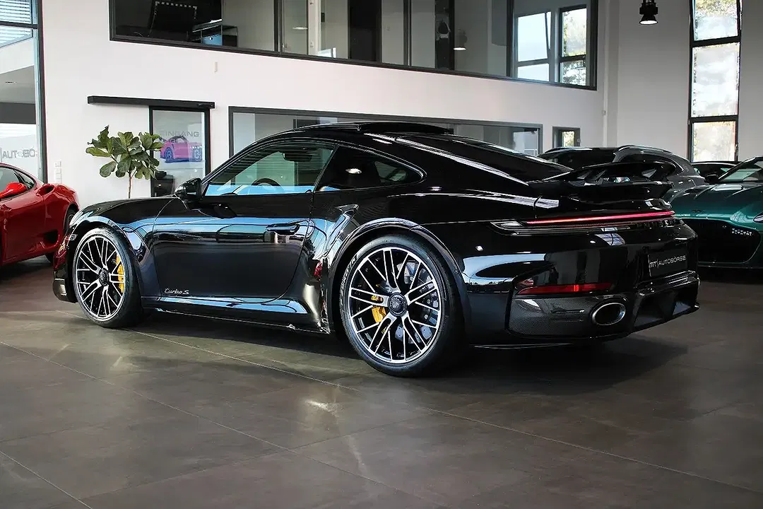 Porsche 911 - Thumbnail 3