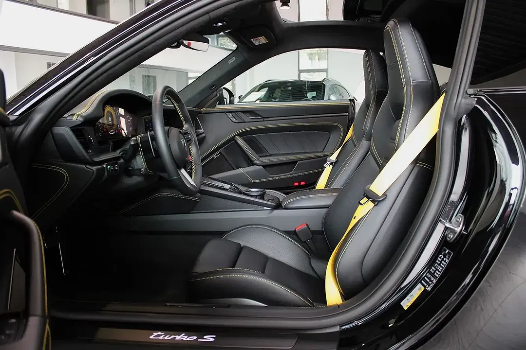 Porsche 911 - Thumbnail 4