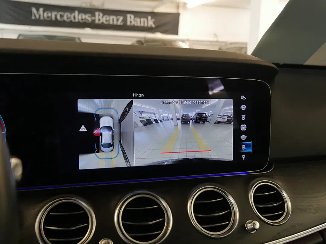 Mercedes-Benz E 220 - Thumbnail 13