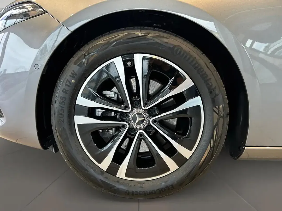 Mercedes-Benz A 200 - Thumbnail 11
