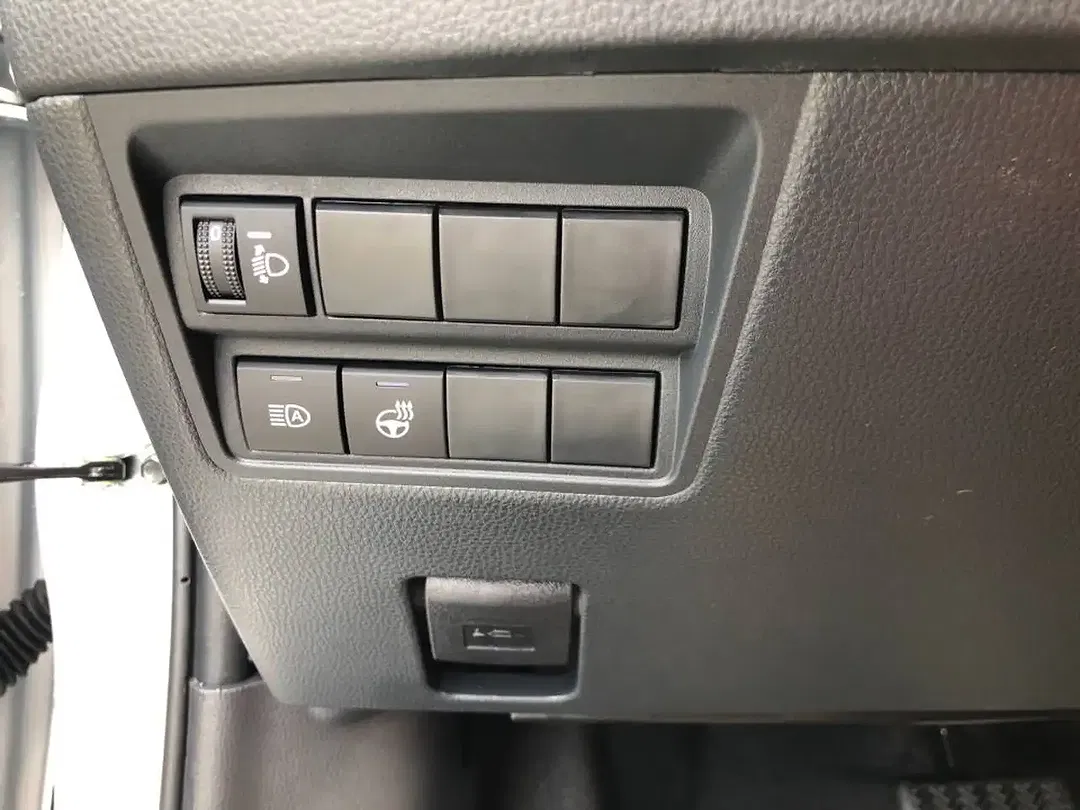 Toyota Yaris - Thumbnail 16