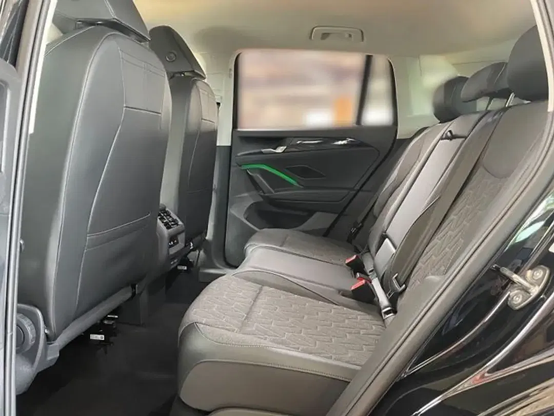 Volkswagen Tiguan - Thumbnail 13
