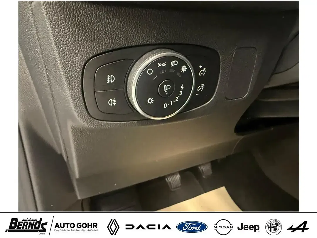 Ford Focus - Thumbnail 24