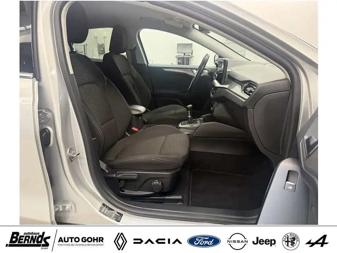 Ford Focus - Thumbnail 3