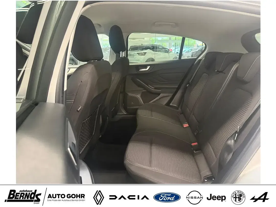 Ford Focus - Thumbnail 9