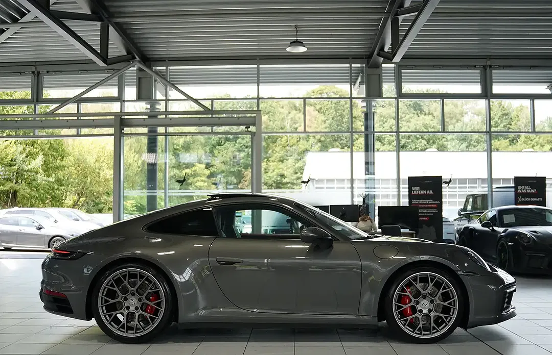 Porsche 911 - Thumbnail 5
