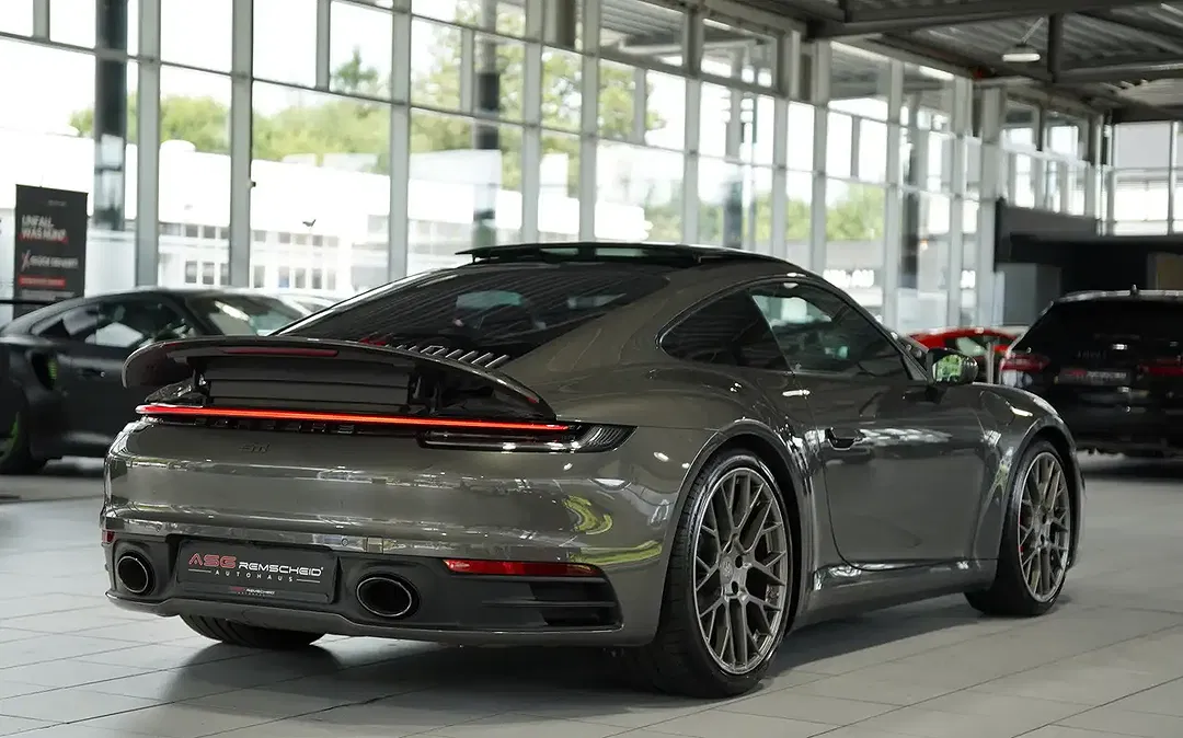 Porsche 911 - Thumbnail 6
