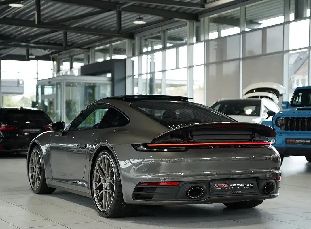 Porsche 911 - Thumbnail 8