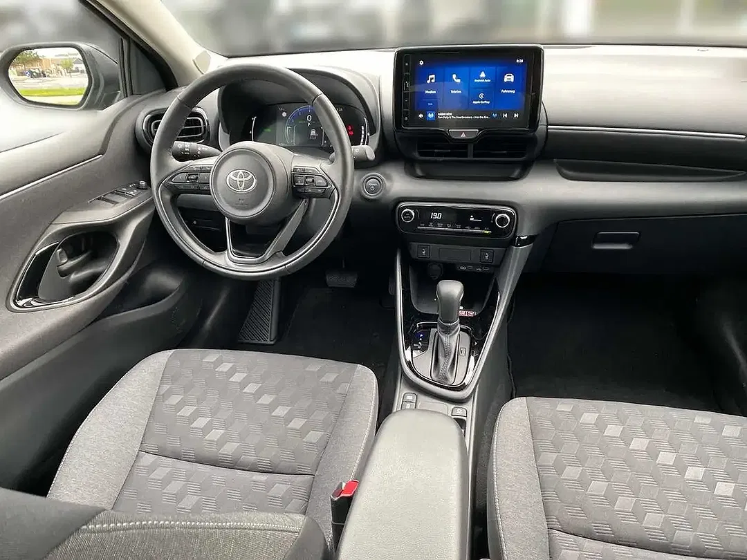 Toyota Yaris - Thumbnail 8
