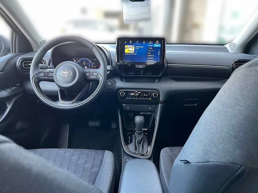 Toyota Yaris - Thumbnail 8