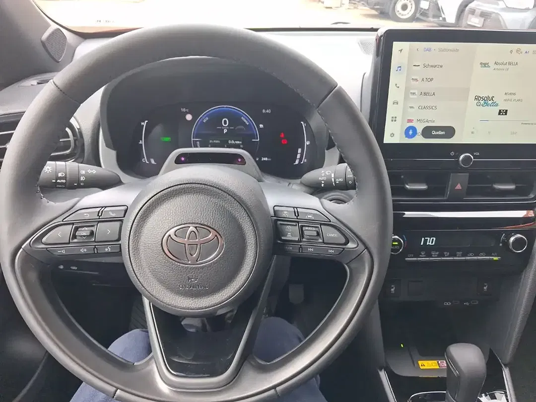 Toyota Yaris Cross - Thumbnail 15