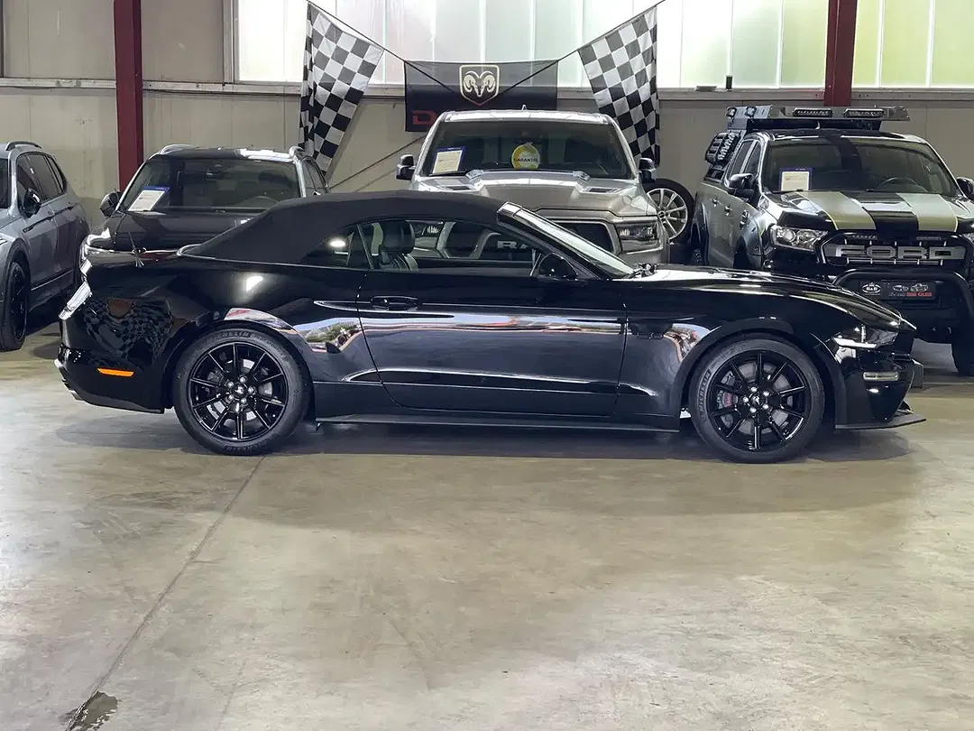 Ford Mustang - Thumbnail 6