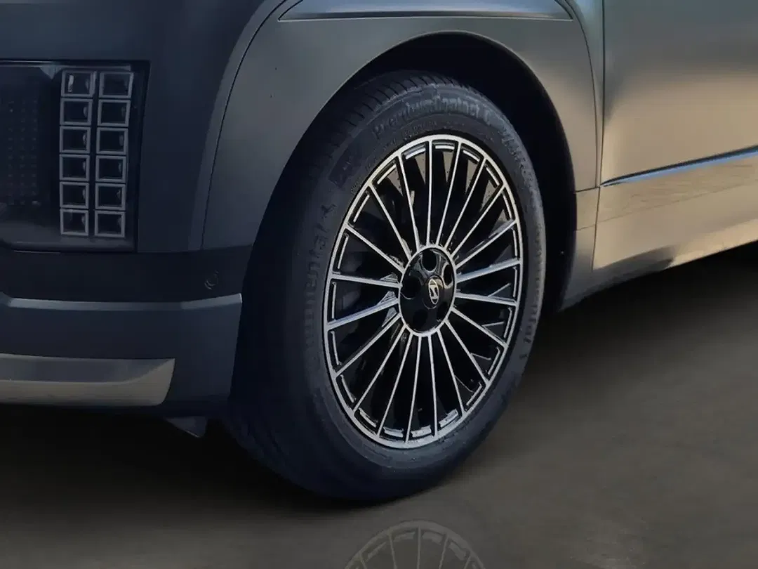 Hyundai IONIQ 9 - Thumbnail 5