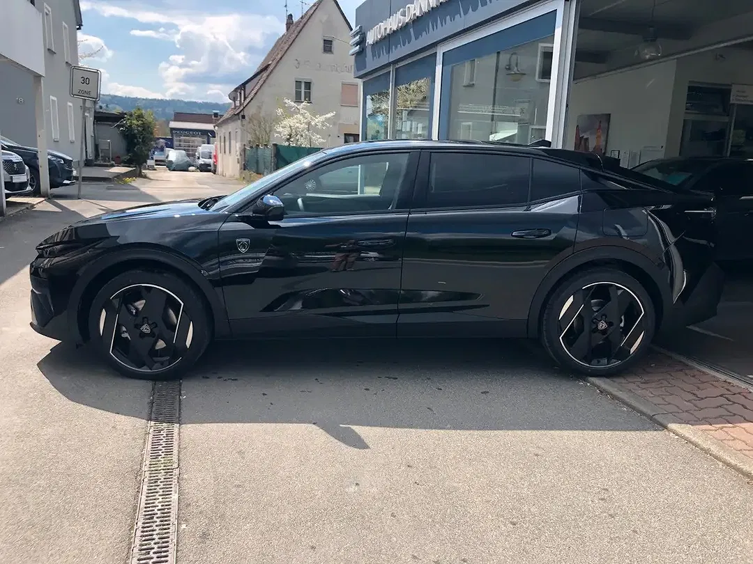 Peugeot 408 - Thumbnail 4
