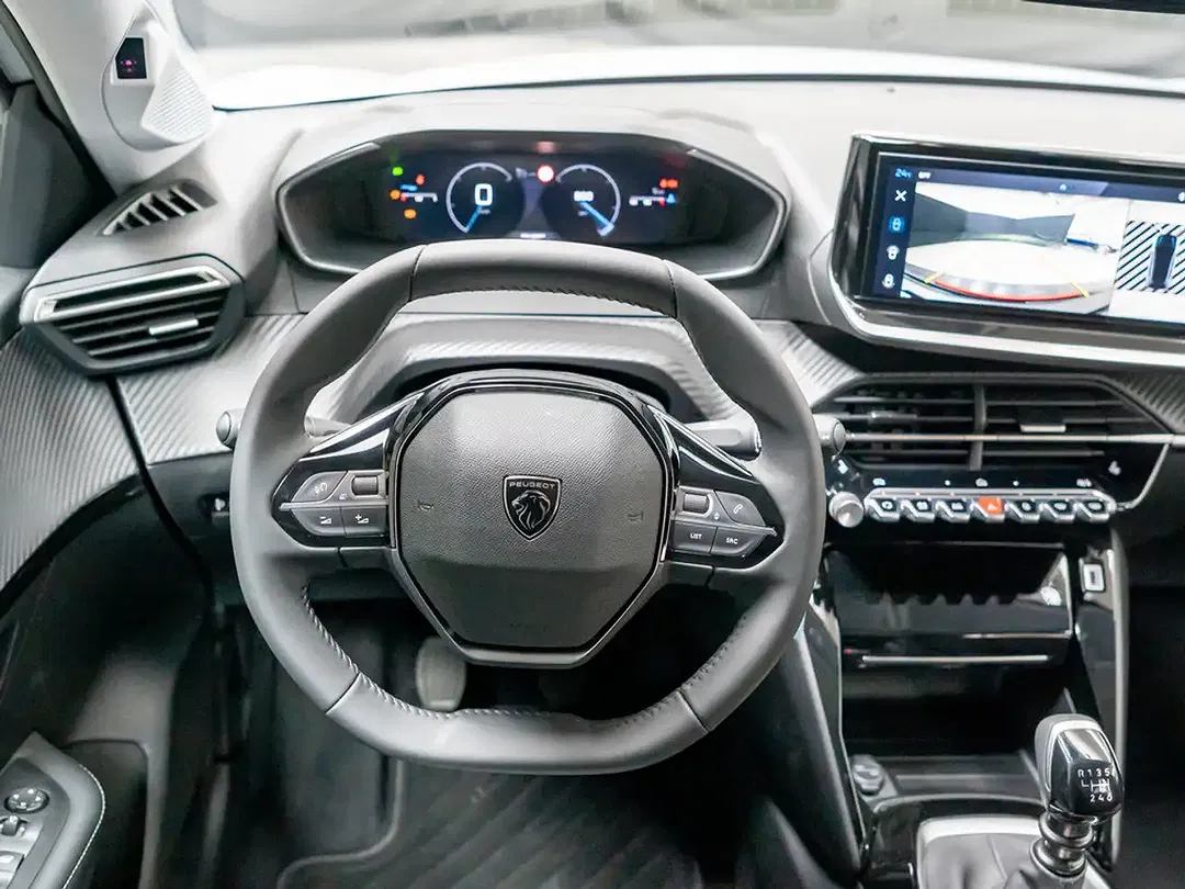 Peugeot 208 - Thumbnail 9