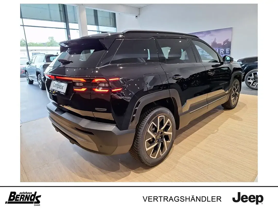 Jeep Compass - Thumbnail 4