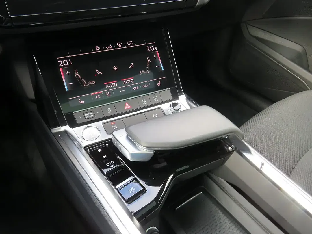 Audi e-tron - Thumbnail 12