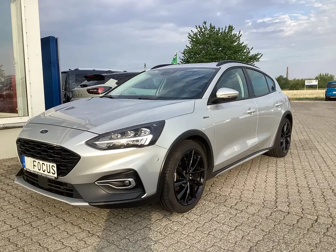 Ford Focus - Thumbnail 5