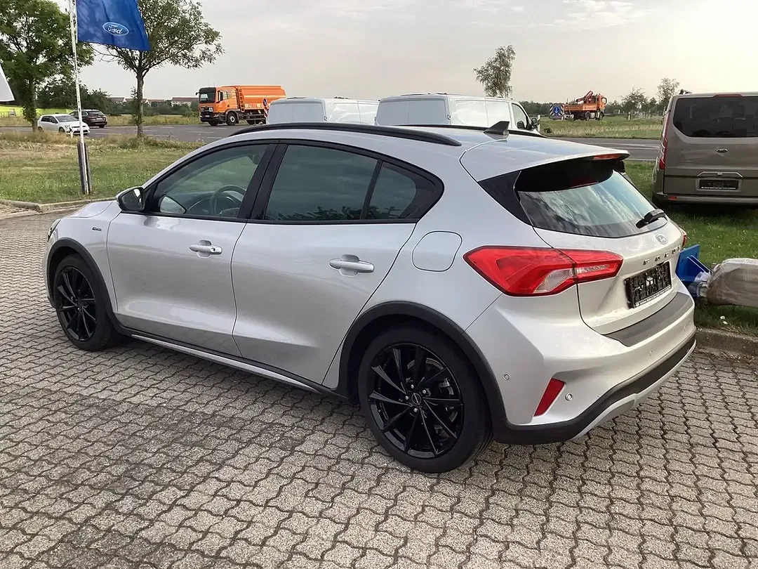 Ford Focus - Thumbnail 7