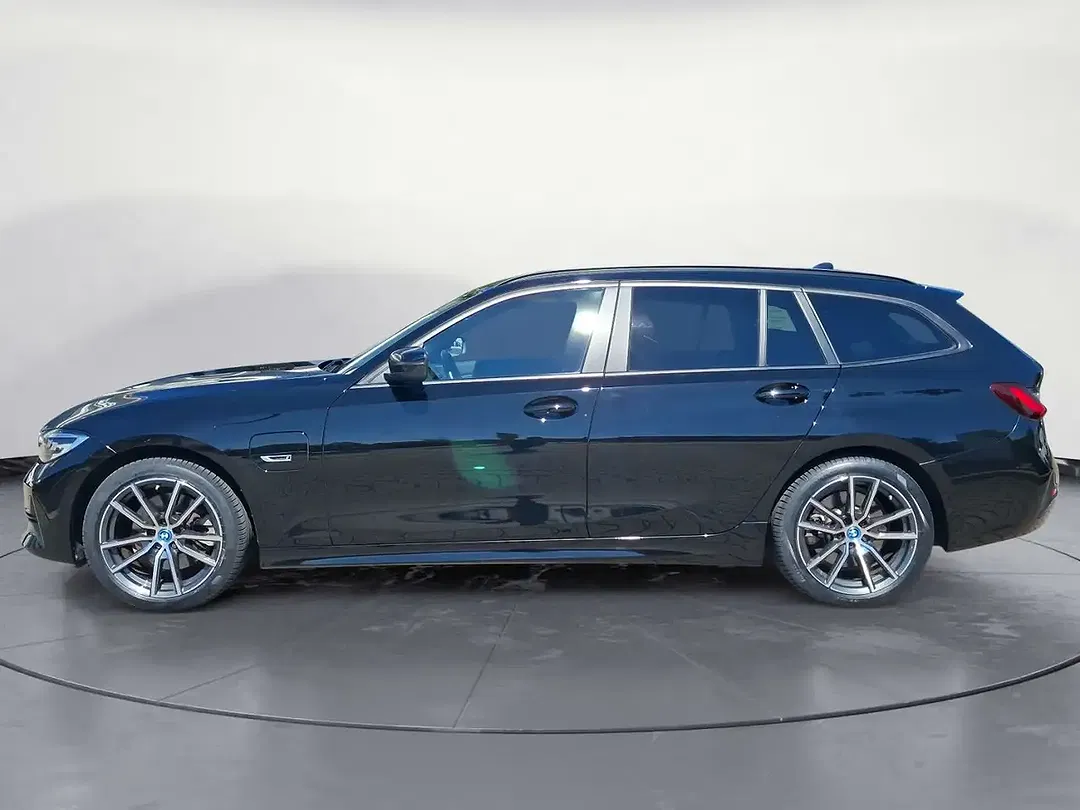 BMW 320 - Thumbnail 3
