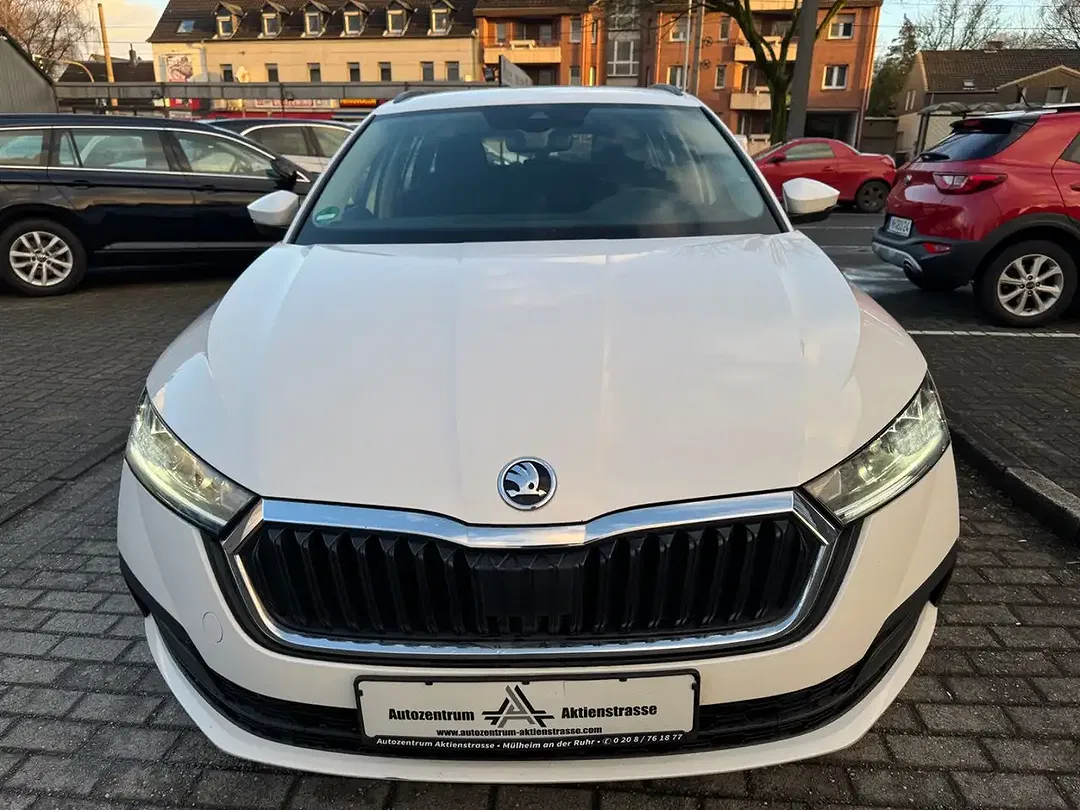 Skoda Octavia Combi - foto 2