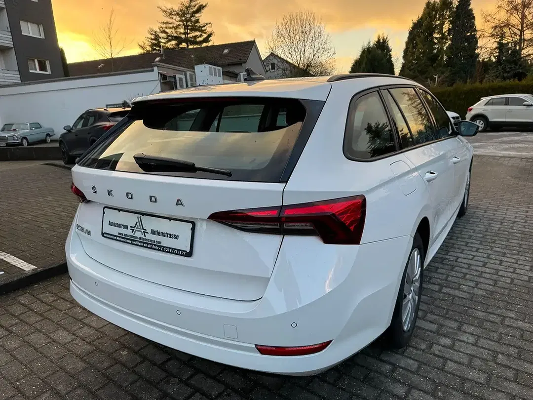 Skoda Octavia - Thumbnail 3