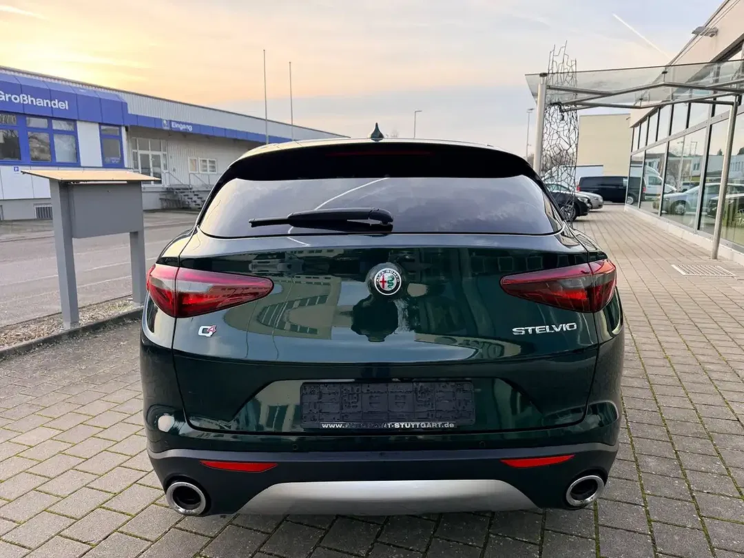 Alfa Romeo Stelvio - Thumbnail 4