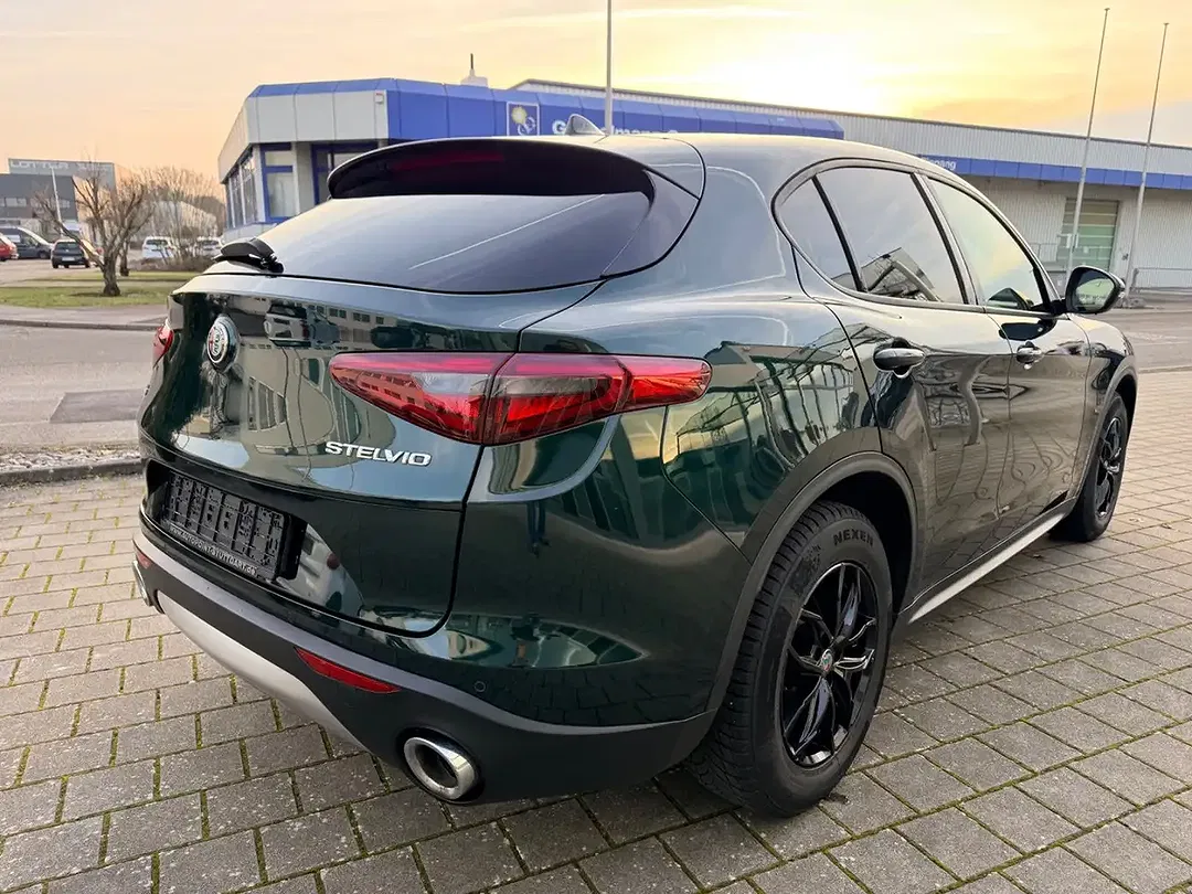 Alfa Romeo Stelvio - Thumbnail 5