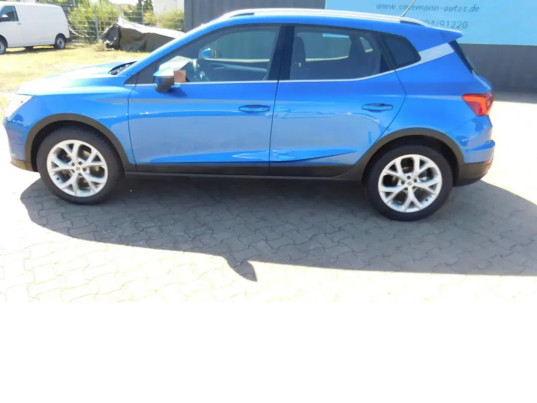 SEAT Arona - Thumbnail 1