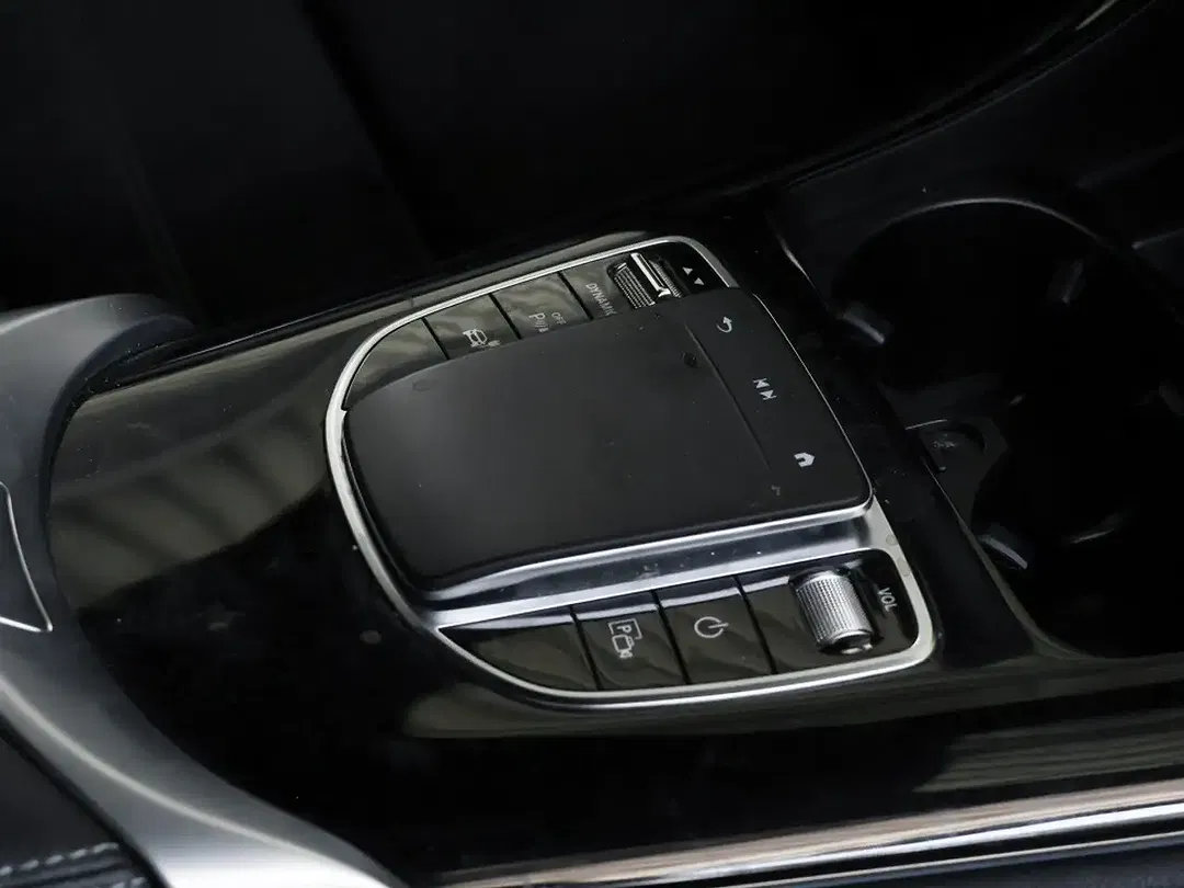 Mercedes-Benz EQC 400 - Thumbnail 6