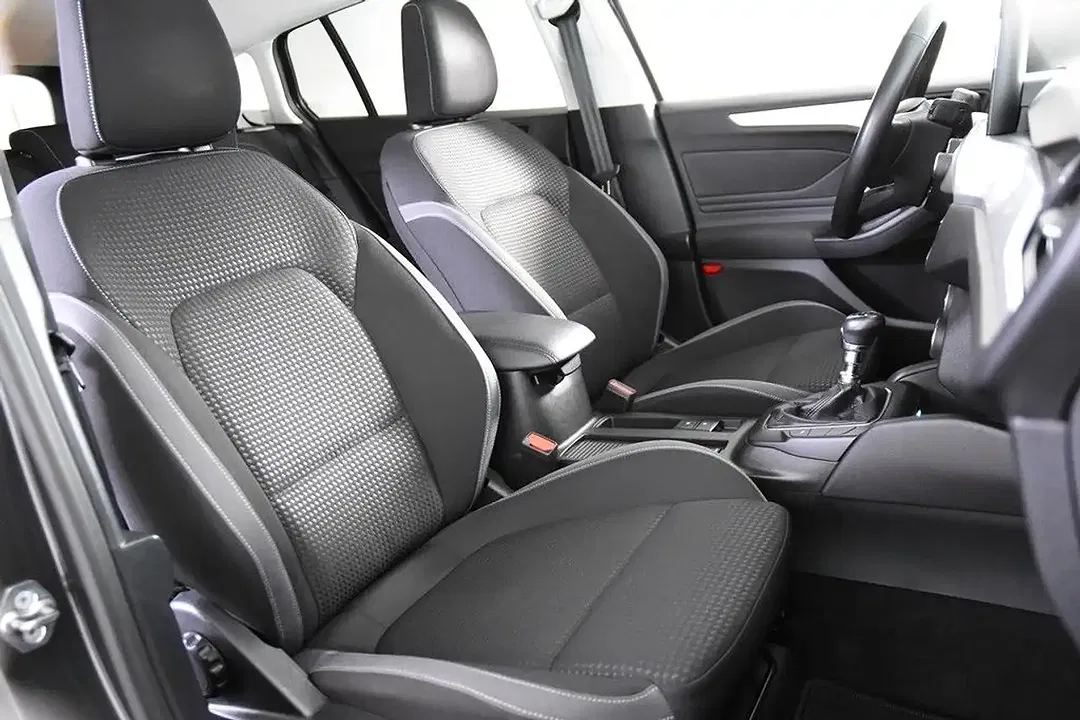 Ford Focus - Thumbnail 3