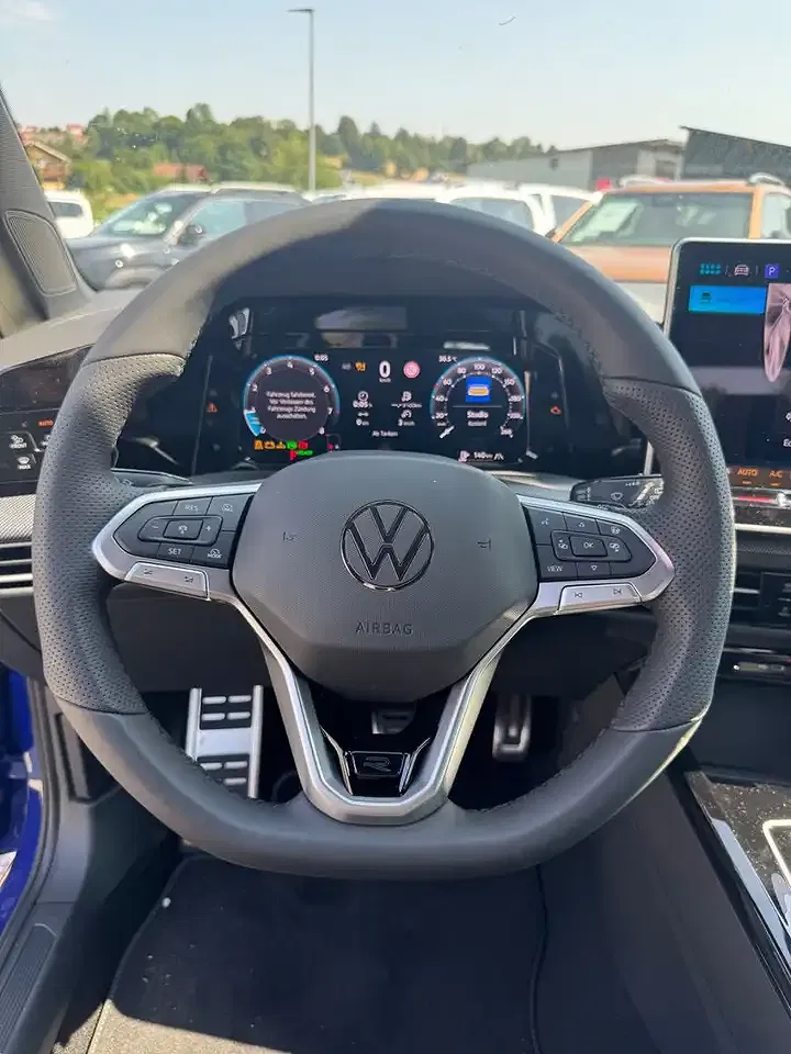 Volkswagen Golf - Thumbnail 10