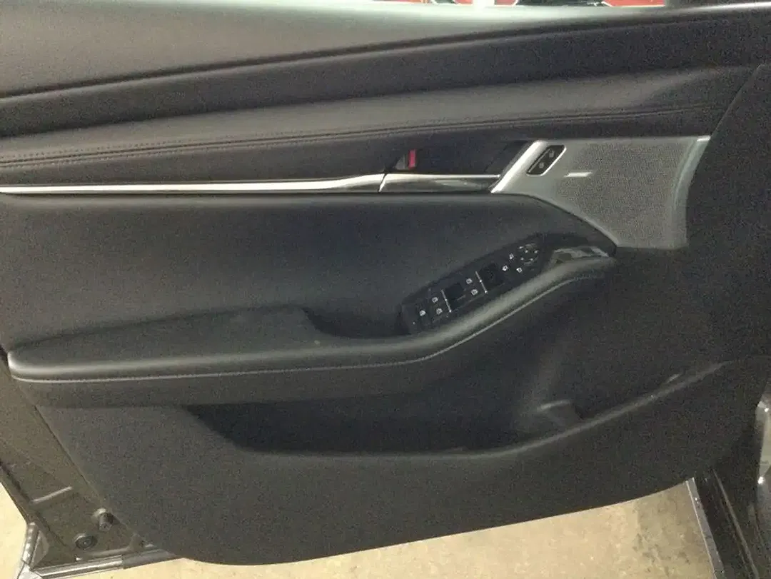 Mazda 3 - Thumbnail 11