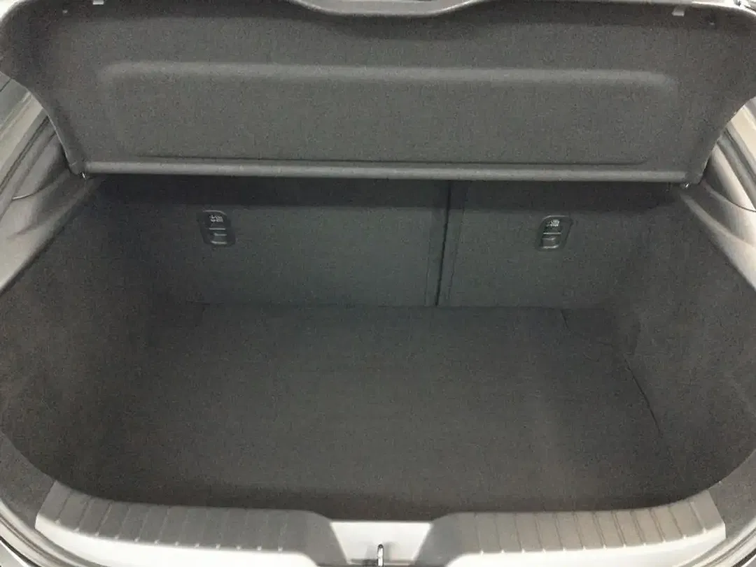 Mazda 3 - Thumbnail 4