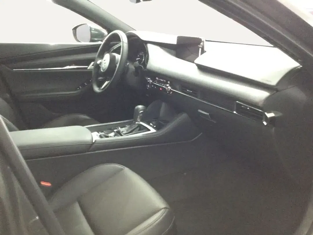 Mazda 3 - Thumbnail 8