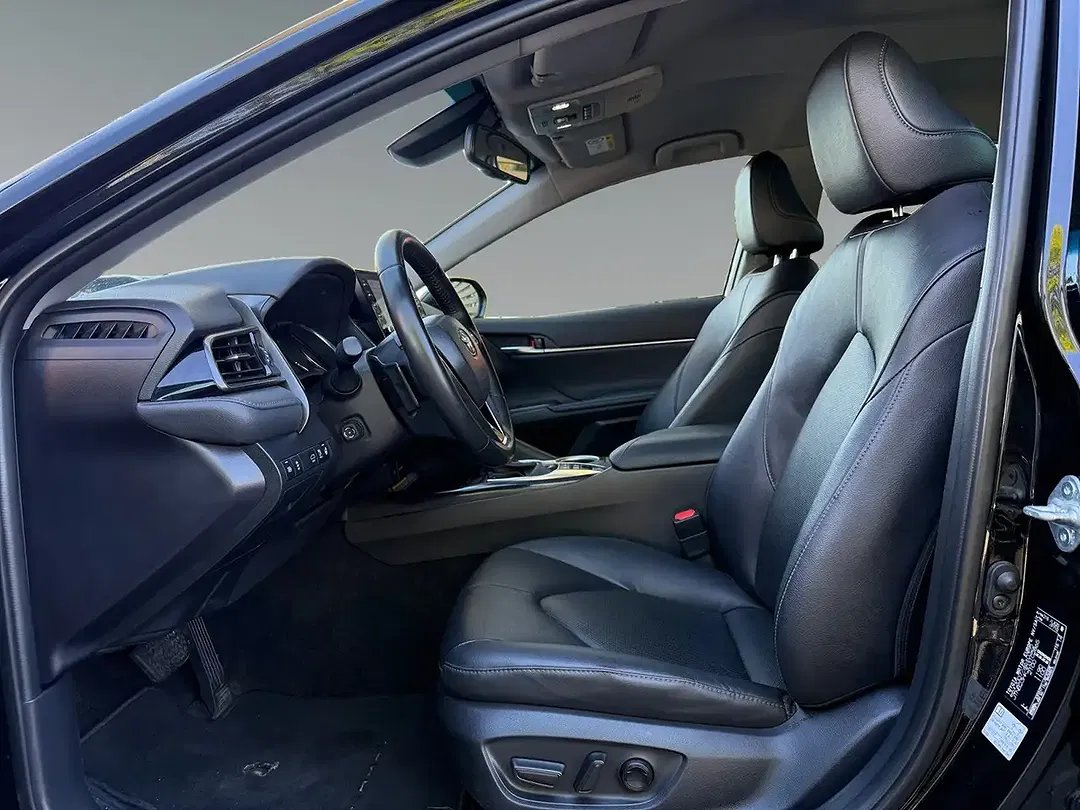 Toyota Camry - Thumbnail 9
