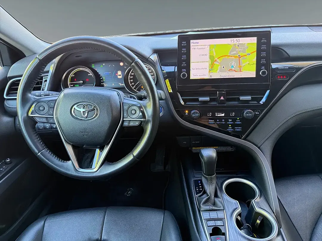Toyota Camry - Thumbnail 10