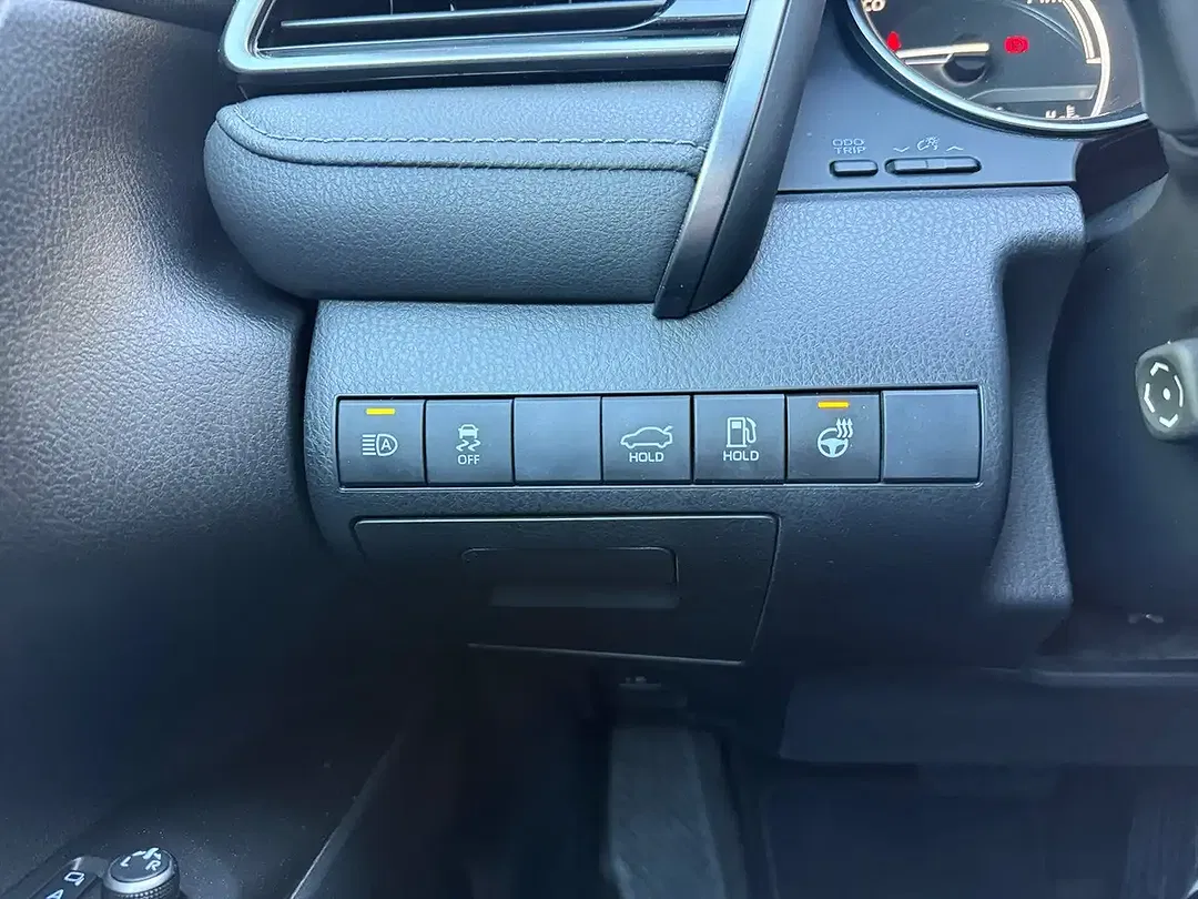 Toyota Camry - Thumbnail 18