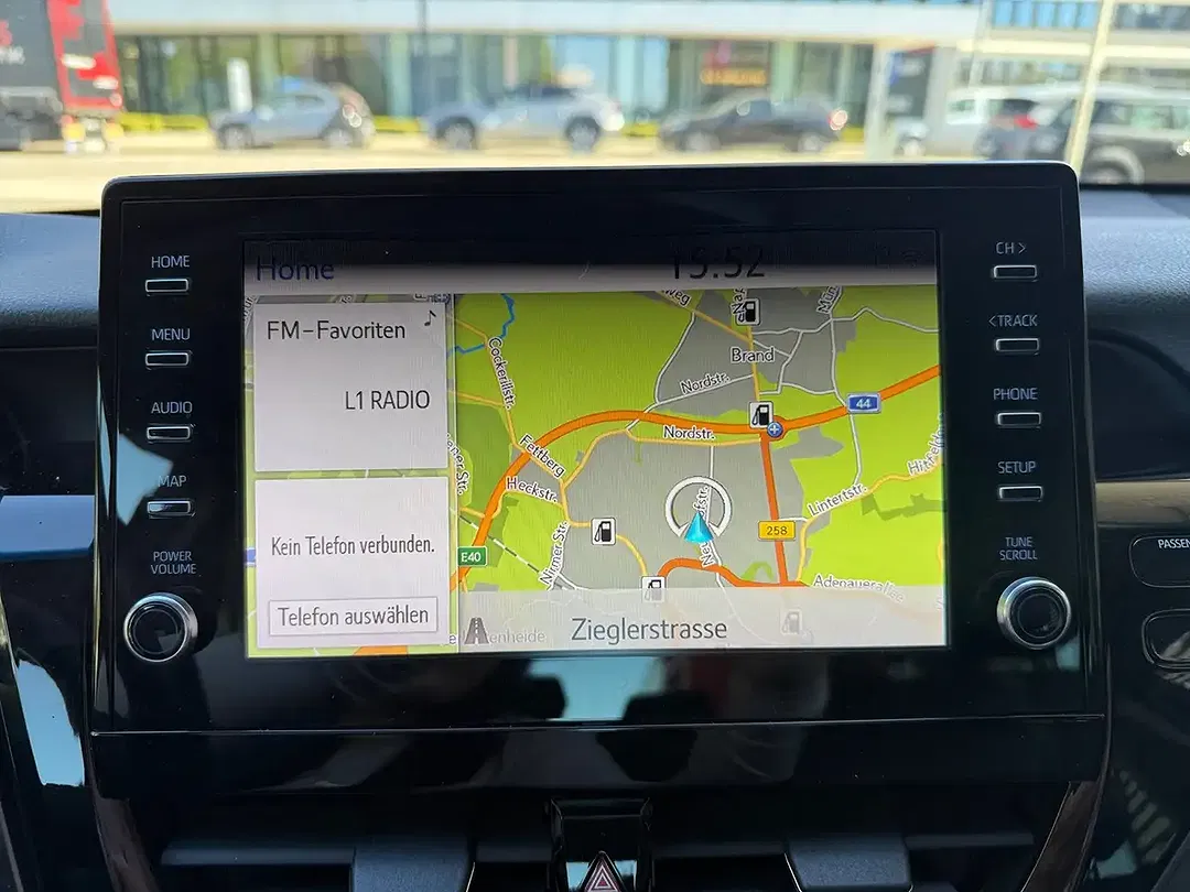 Toyota Camry - Thumbnail 20