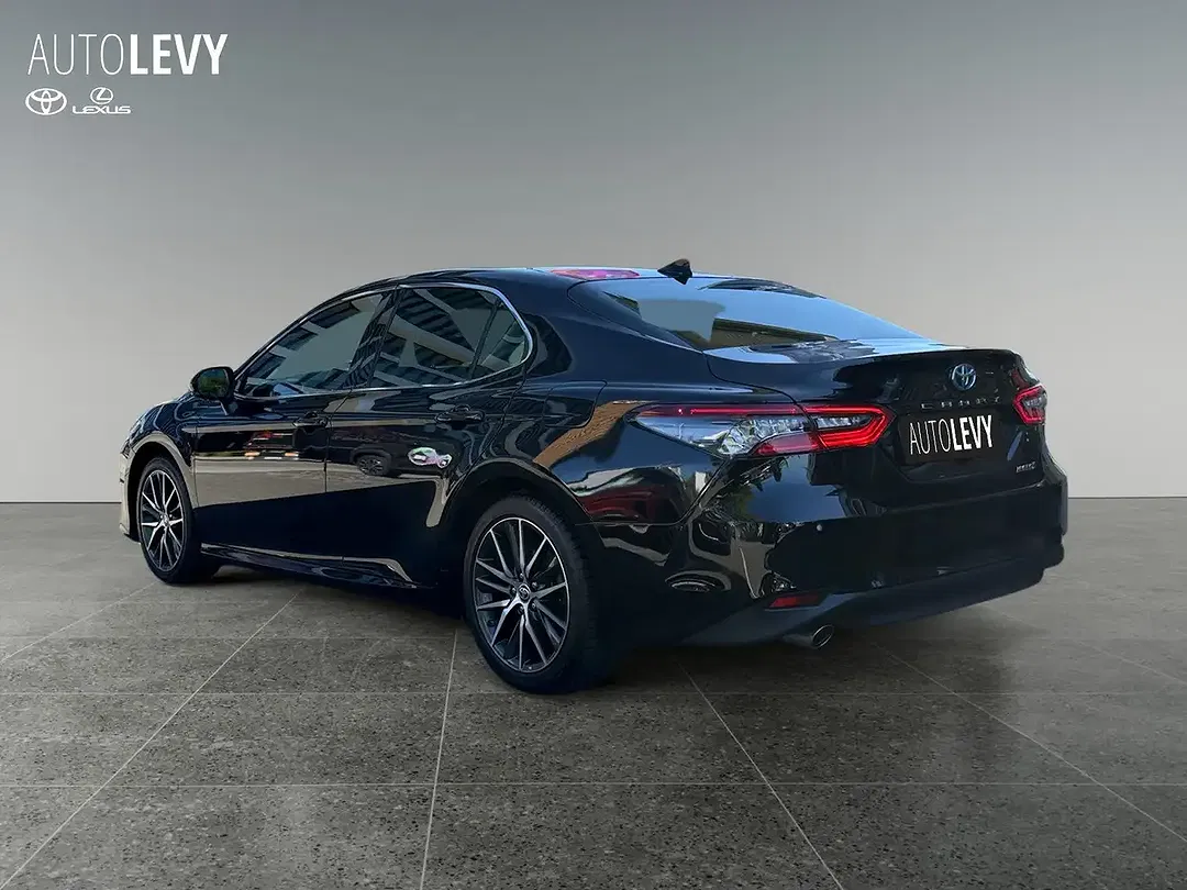 Toyota Camry - Thumbnail 3