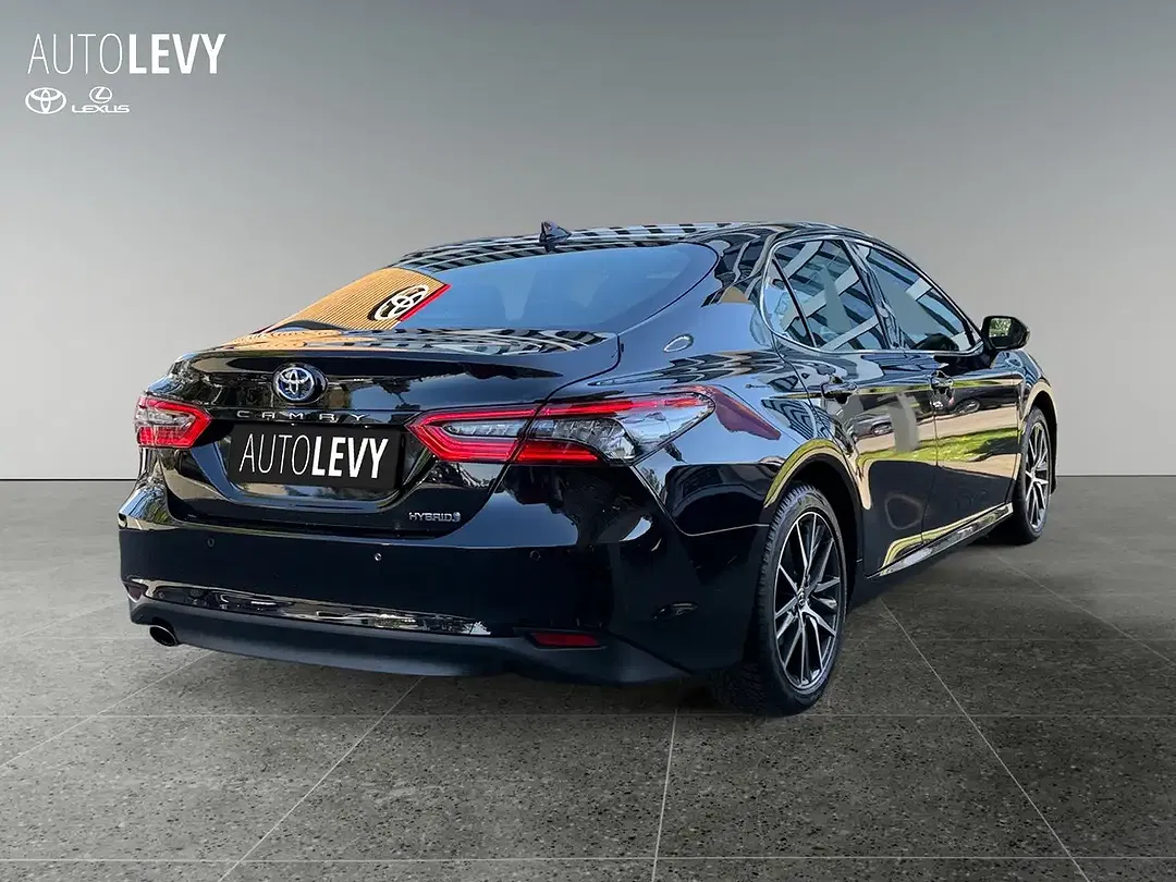 Toyota Camry - Thumbnail 5