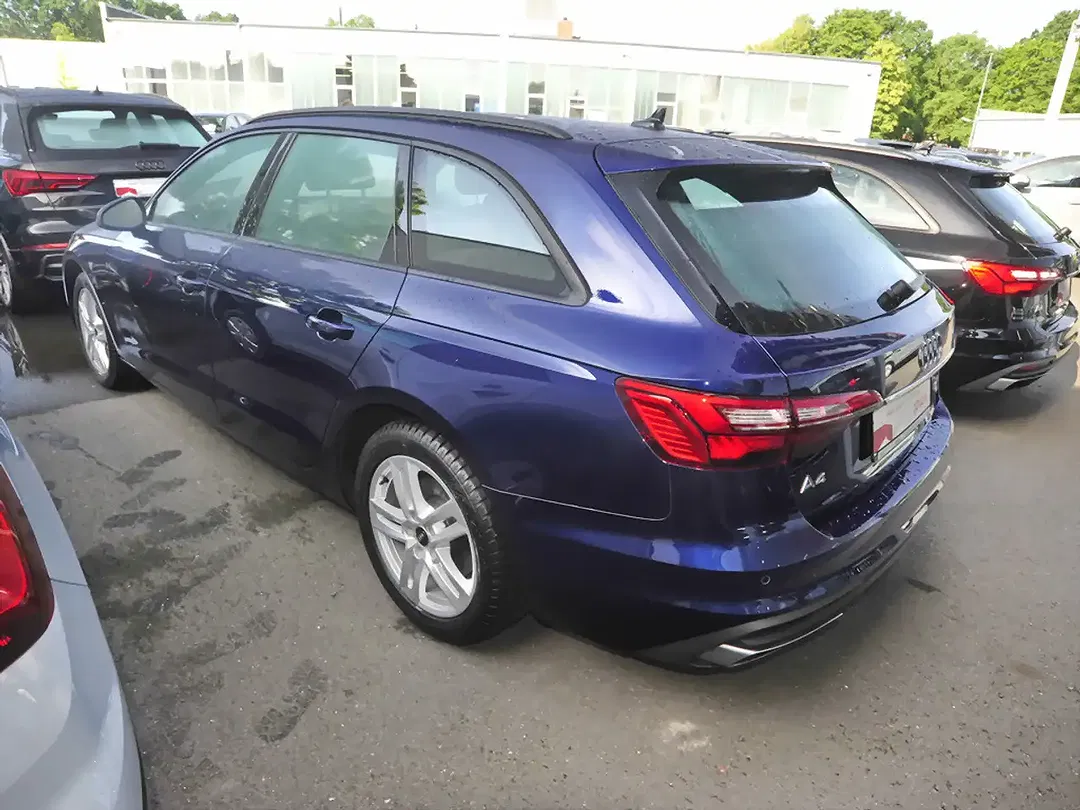 Audi A4 - Thumbnail 2