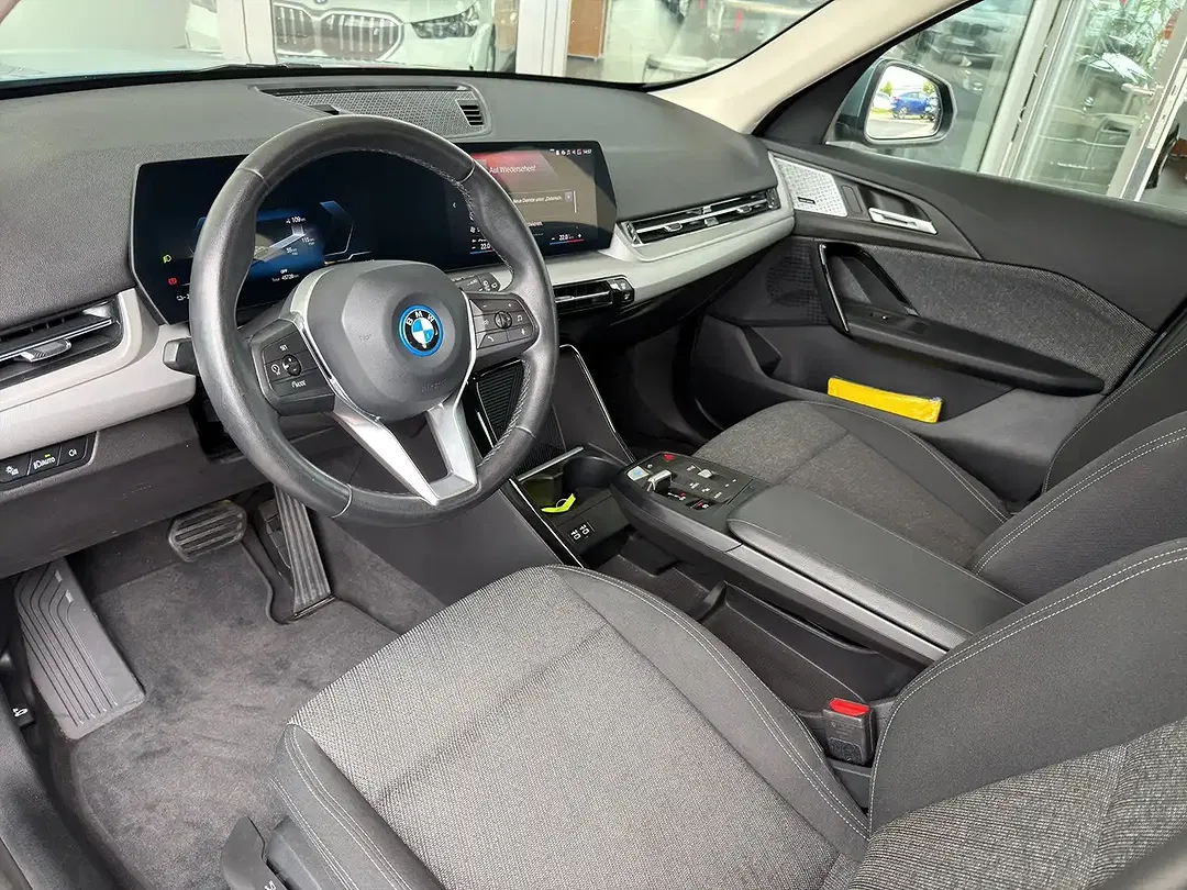 BMW iX1 - Thumbnail 5
