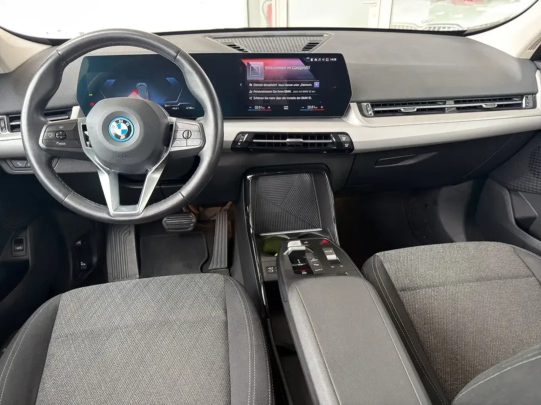 BMW iX1 - Thumbnail 7