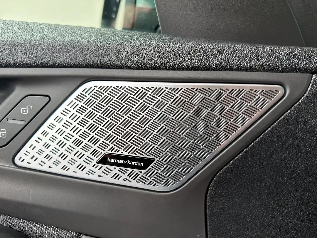 BMW iX1 - Thumbnail 8