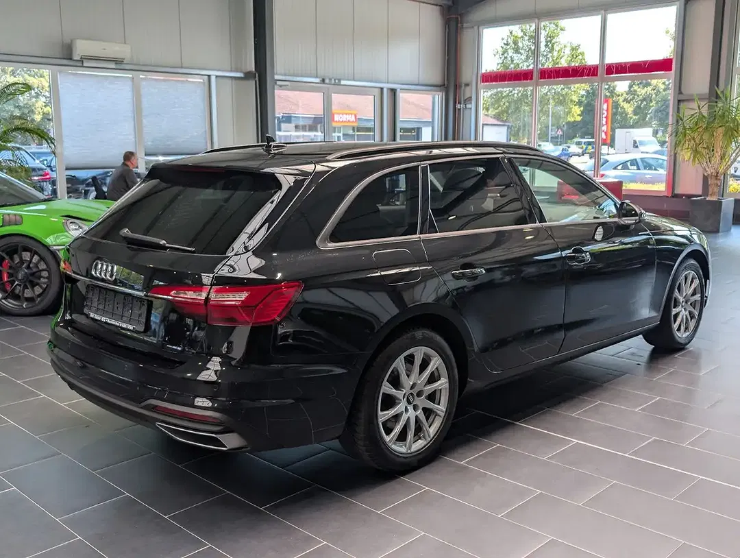 Audi A4 - Thumbnail 4