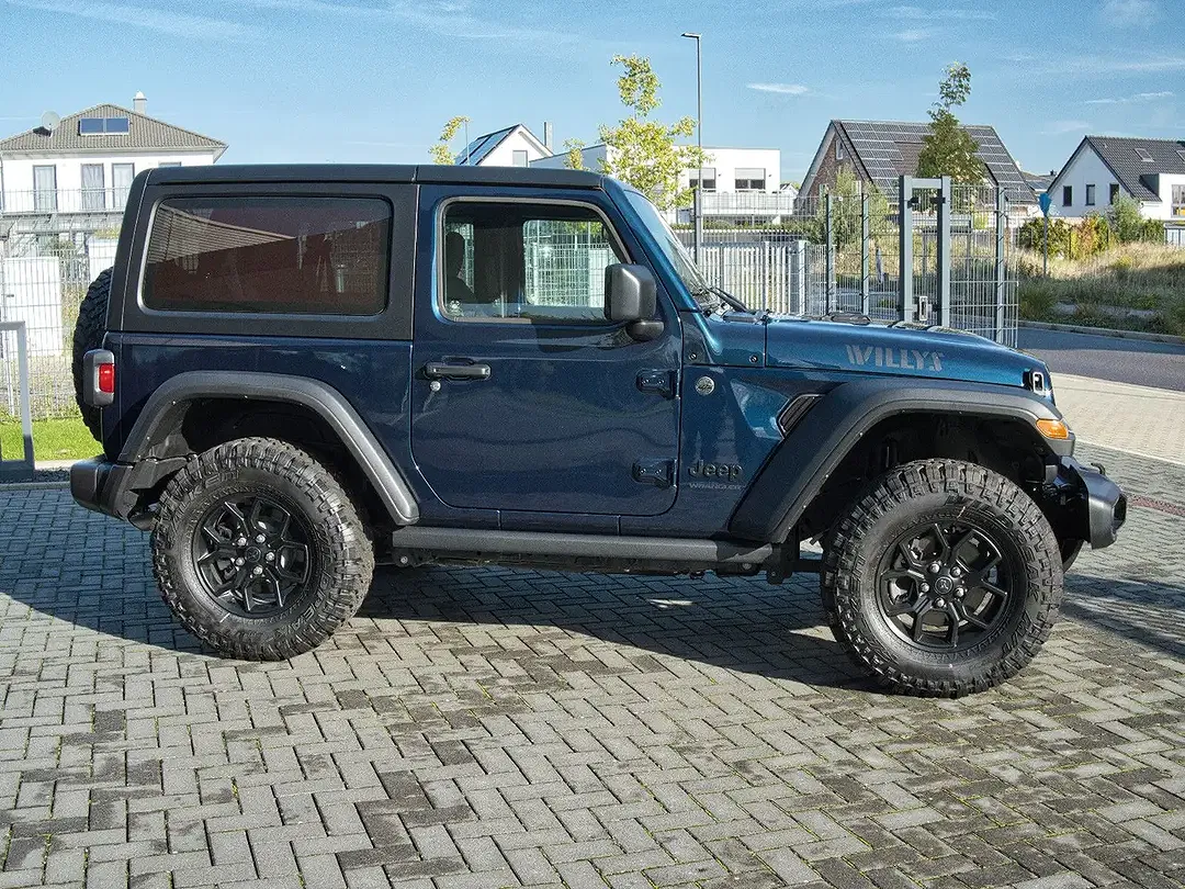 Jeep Wrangler - Thumbnail 10