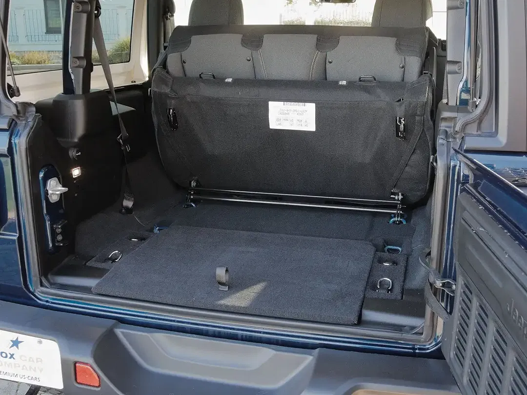 Jeep Wrangler - Thumbnail 5
