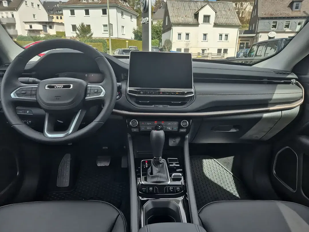 Jeep Compass - Thumbnail 9