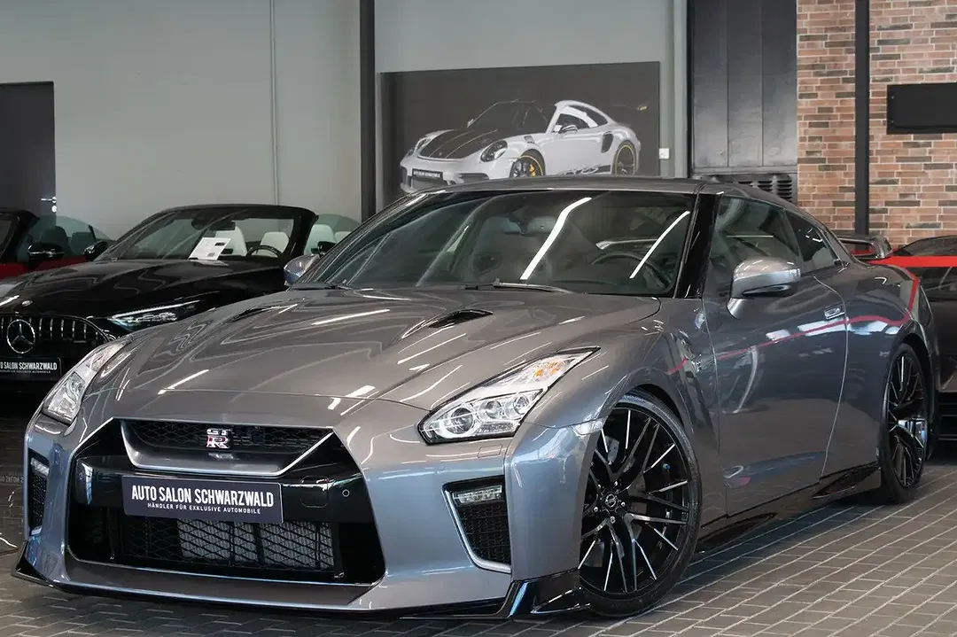Nissan GT-R - foto 1